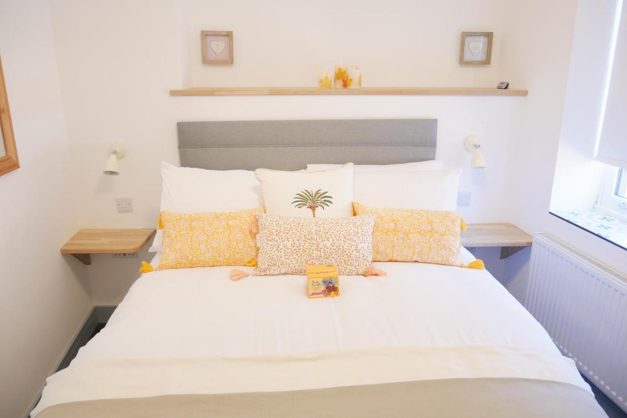 Sunset View, 2 Bedrooms In The Heart Of Holt With Parking Экстерьер фото