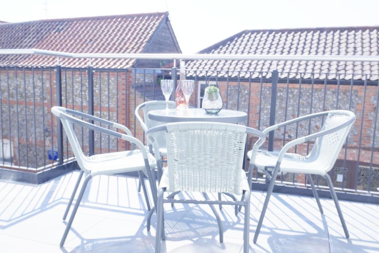 Sunset View, 2 Bedrooms In The Heart Of Holt With Parking Экстерьер фото