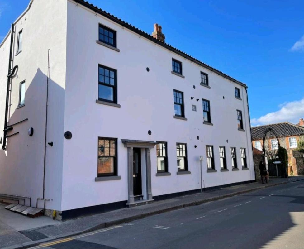 Sunset View, 2 Bedrooms In The Heart Of Holt With Parking Экстерьер фото