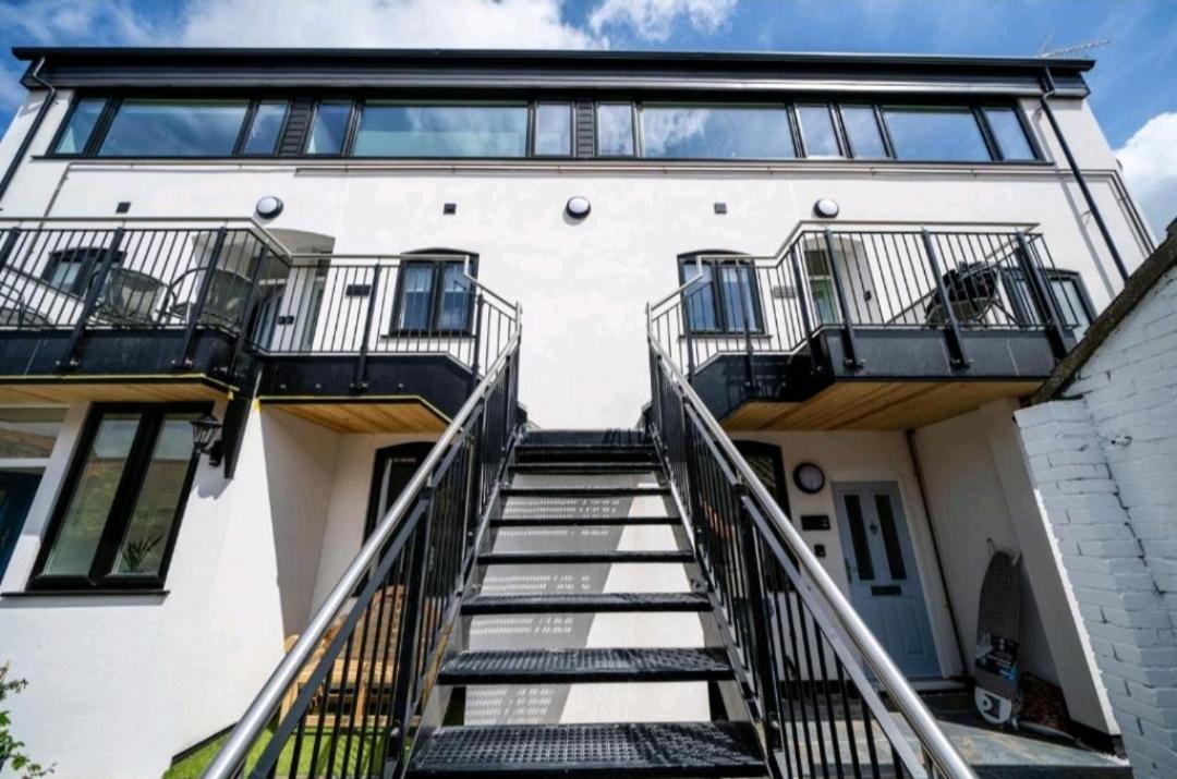 Sunset View, 2 Bedrooms In The Heart Of Holt With Parking Экстерьер фото